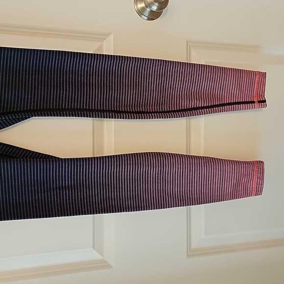 387. Lululemon Wunder Under Pant - Picture 4 of 9